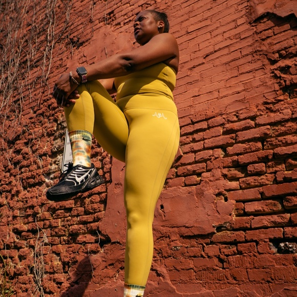 A&A Bra and Tights Workout Set - Picture 6 of 10